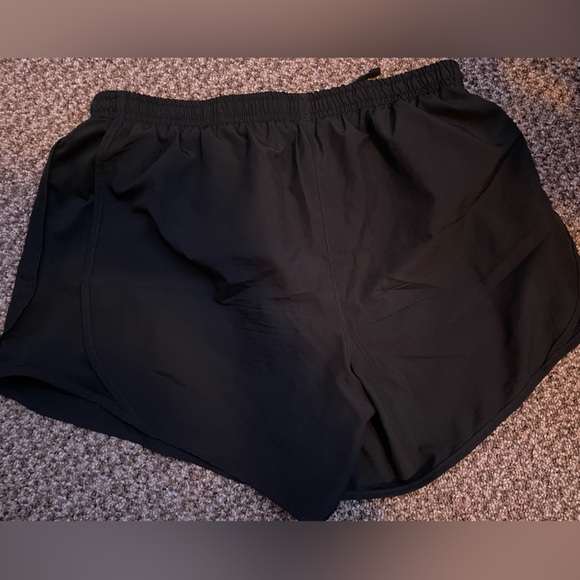 Kids XL nike shorts - Picture 2 of 2